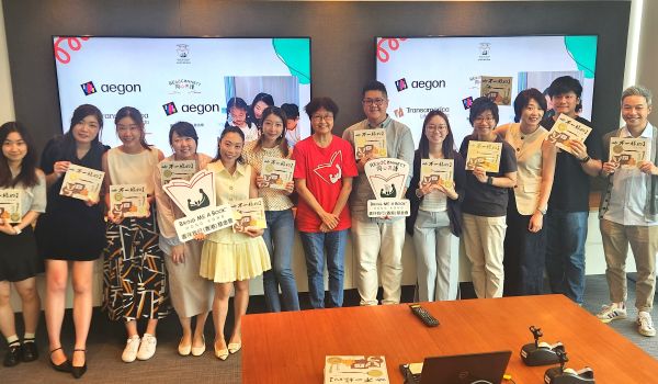 與「香港書伴我行」合作的書籍包裝活動（香港分行）